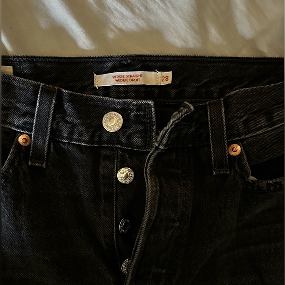 Levi’s Wedgie Straight Jeans - Picture 3 of 3